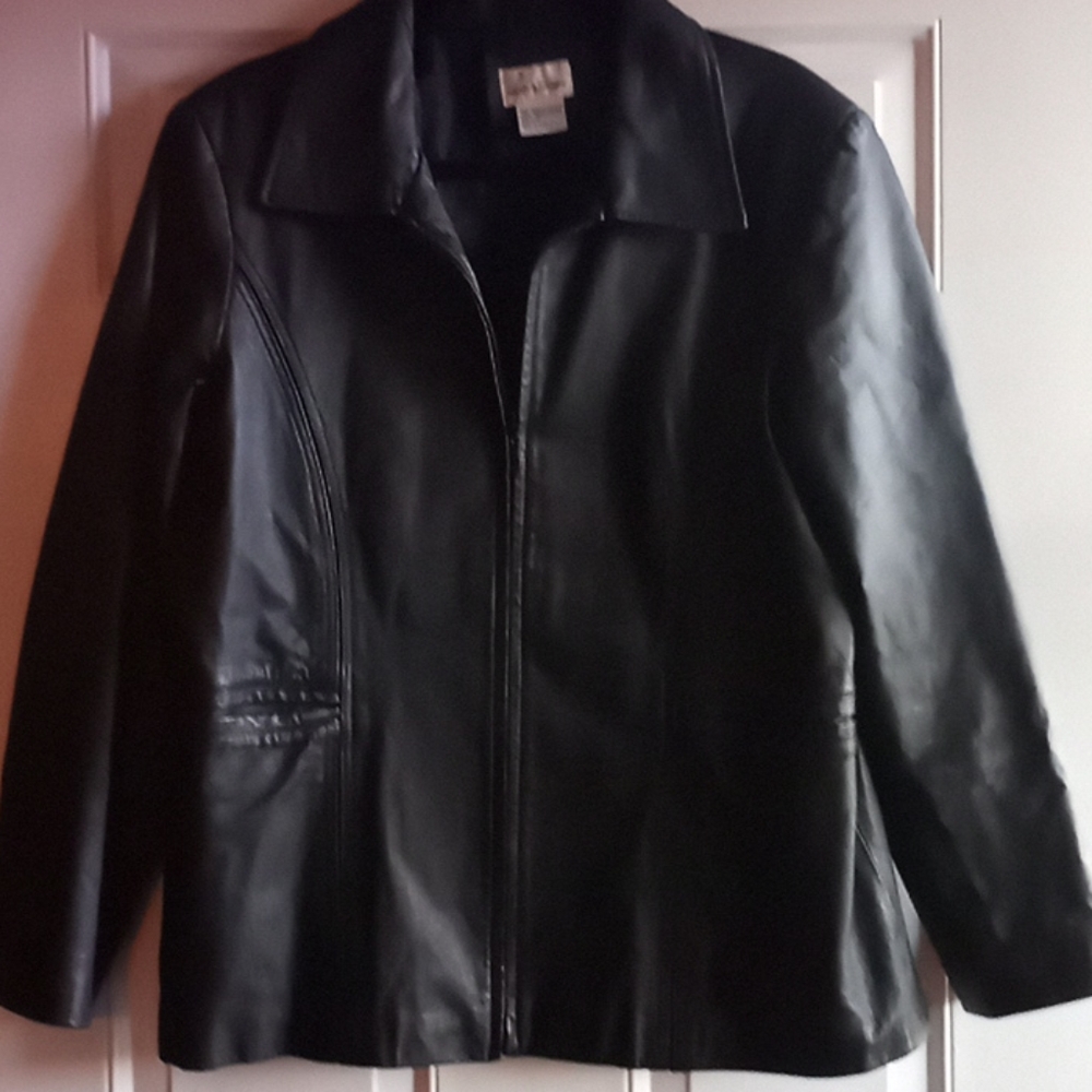 Used women black leather jacker